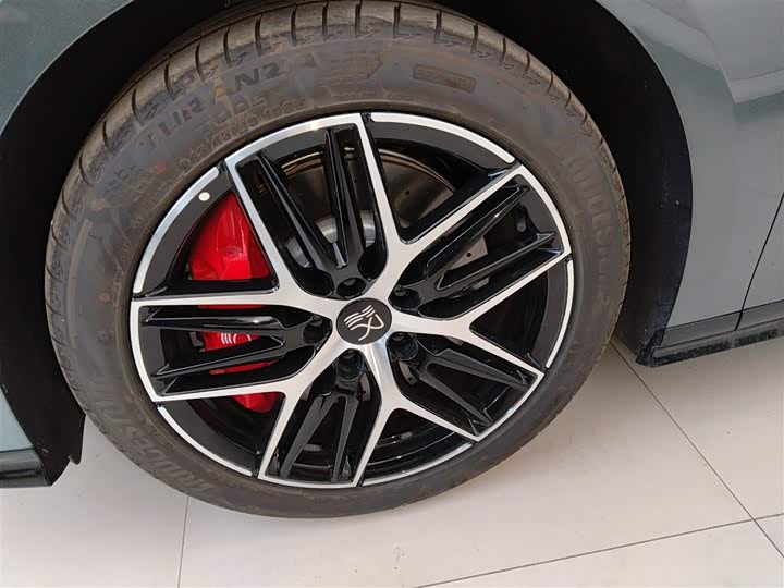 BYD Han L 2025 2025款 DM-p 四驱激光雷达旗舰型