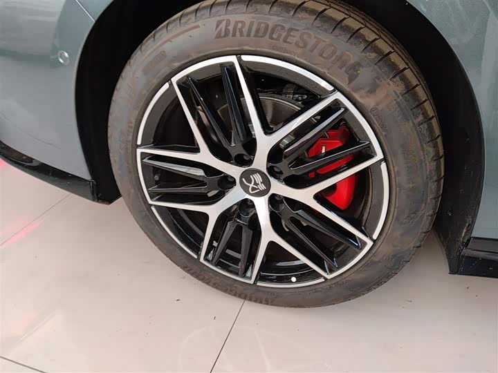 BYD Han L 2025 2025款 DM-p 四驱激光雷达旗舰型