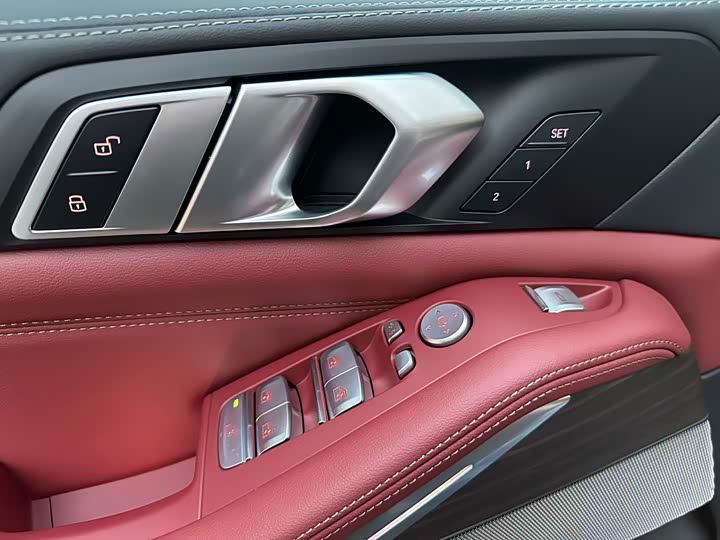 BMW X5 2025 2025款 xDrive 40Li M运动曜夜套装