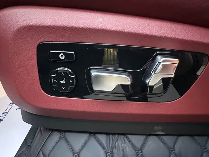 BMW X5 2025 2025款 xDrive 40Li M运动曜夜套装