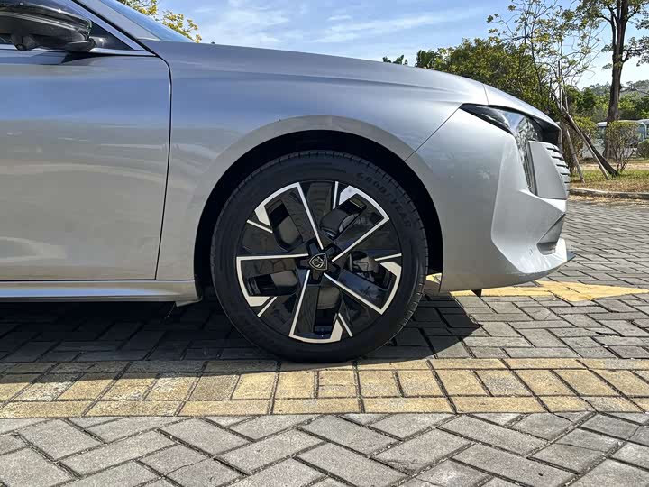 Peugeot 508 2023 2023款 508L 400THP 驭动旗舰版