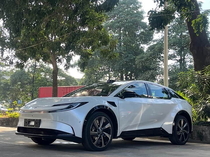 2025 Toyota bZ5