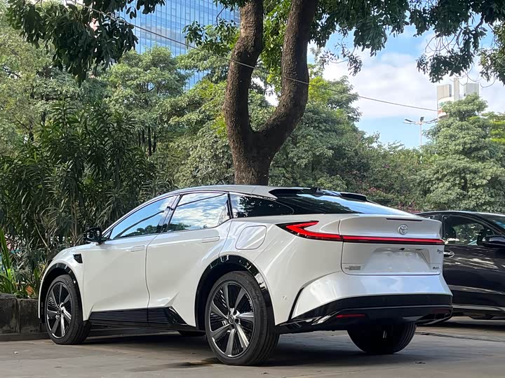 2025 Toyota bZ5