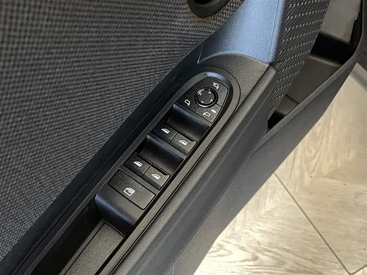 Mini Mini 2025 2025款 1.5T COOPER 经典派 五门版