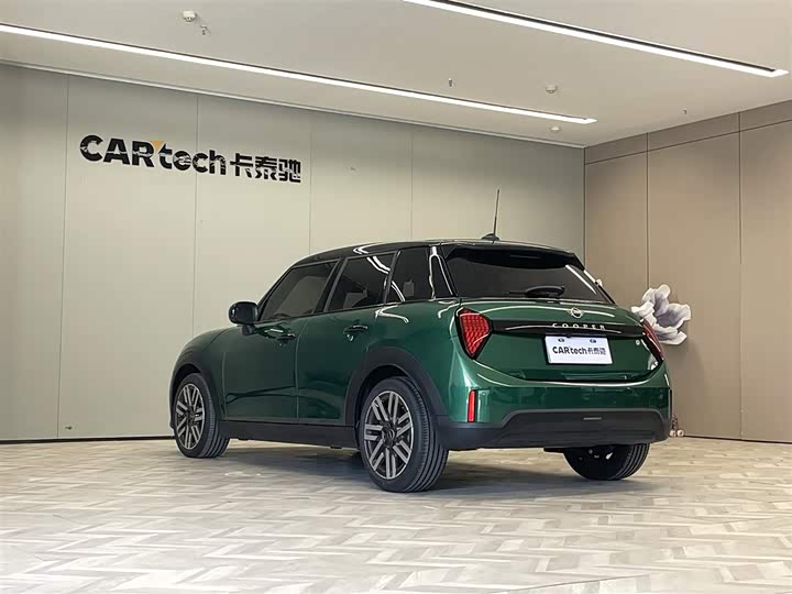 Mini Mini 2025 2025款 1.5T COOPER 经典派 五门版