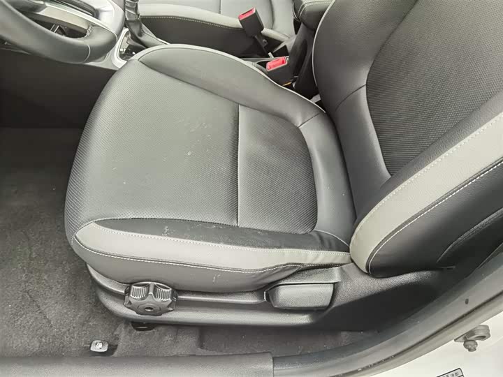 Kia KX1 2021 2021款 1.4L CVT天窗款