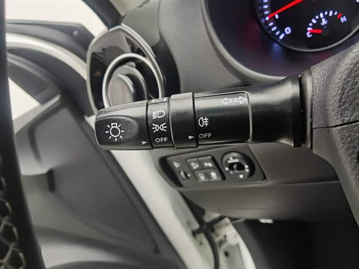 Kia KX1 2021 2021款 1.4L CVT天窗款