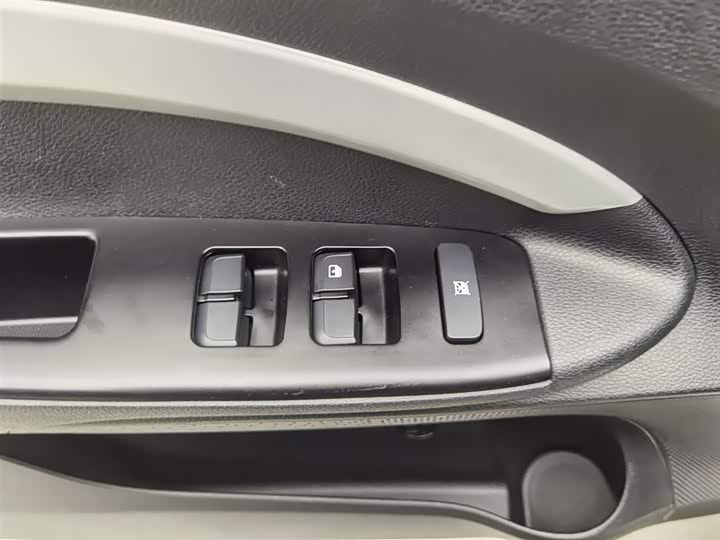 Kia KX1 2021 2021款 1.4L CVT天窗款