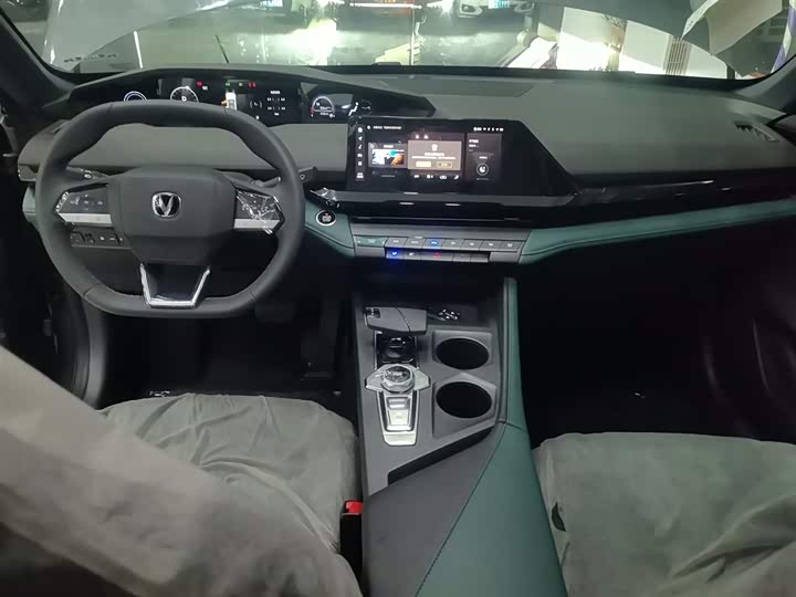 Changan UNI-V Hybrid 2024 2024款 蓝鲸智电iDD 136km 智酷型