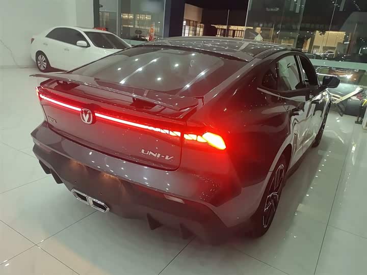Changan UNI-V Hybrid 2024 2024款 蓝鲸智电iDD 136km 智酷型