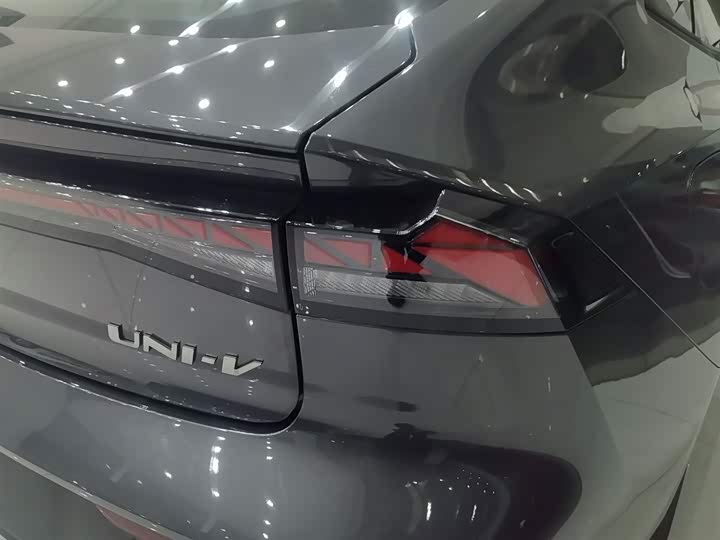 Changan UNI-V Hybrid 2024 2024款 蓝鲸智电iDD 136km 智酷型