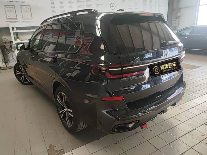 BMW X7 2023 2023款 xDrive40i 尊享型M运动套装