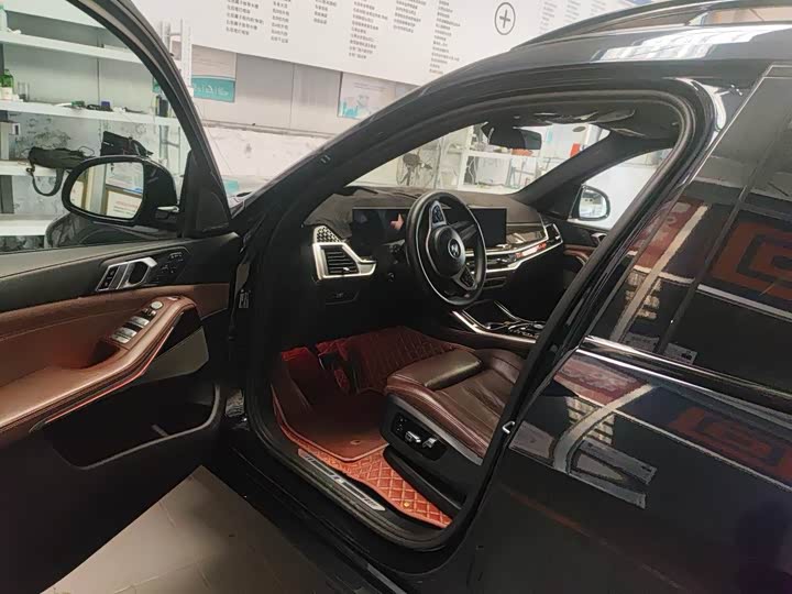 BMW X7 2023 2023款 xDrive40i 尊享型M运动套装