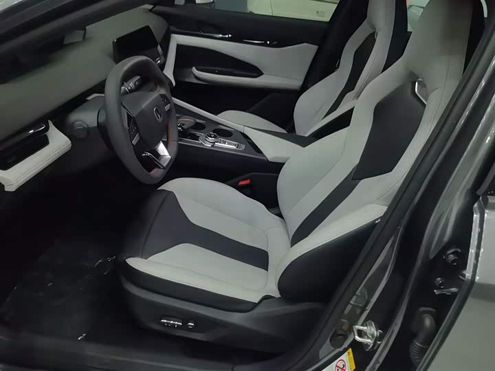 Changan UNI-V Hybrid 2024 2024款 蓝鲸智电iDD 136km 智酷型