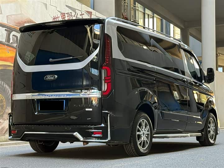 2024 Ford Tourneo