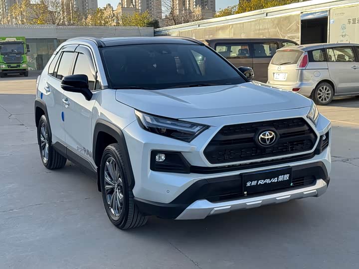Toyota RAV4 2024 2024款 2.0L CVT四驱探险Plus版