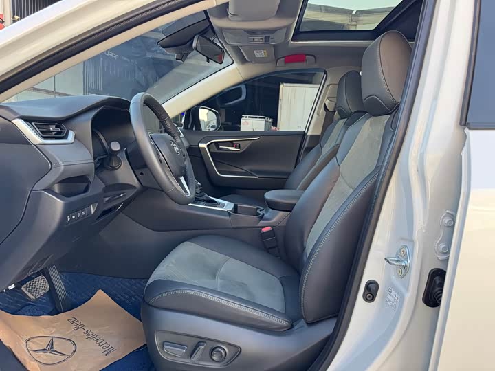 Toyota RAV4 2024 2024款 2.0L CVT四驱探险Plus版