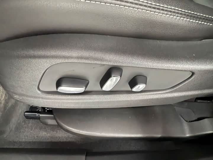 Cadillac XT6 2022 2022款 2.0T 六座两驱豪华型