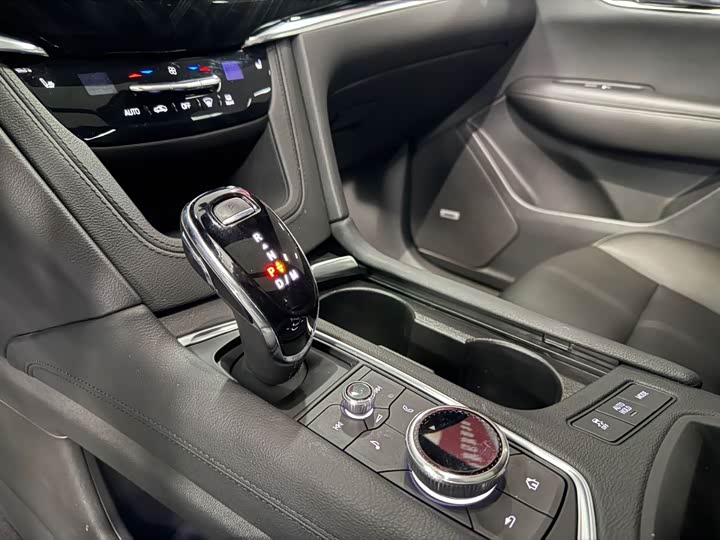 Cadillac XT6 2022 2022款 2.0T 六座两驱豪华型