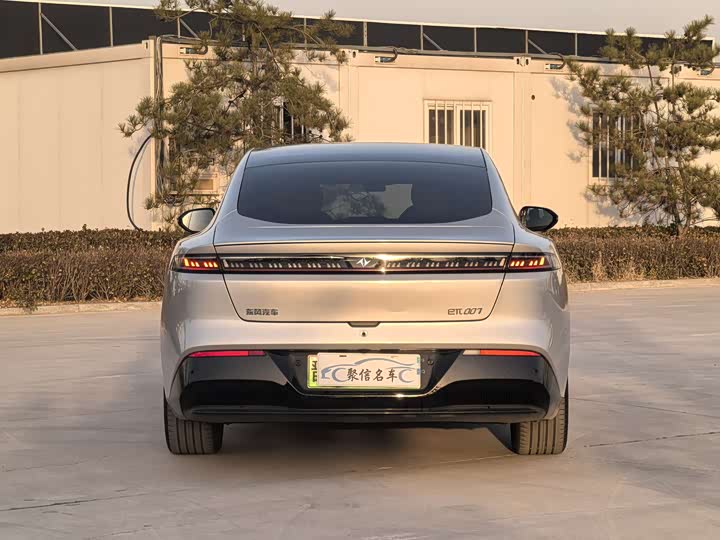 Dongfeng Yipai eπ 007 2025 2025款 纯电 565四驱Max领航版