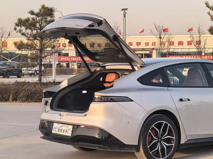 Dongfeng Yipai eπ 007 2025 2025款 纯电 565四驱Max领航版