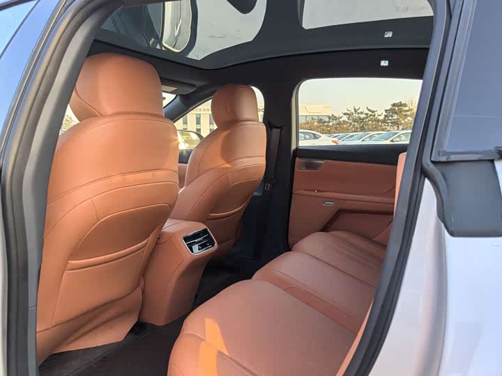 Dongfeng Yipai eπ 007 2025 2025款 纯电 565四驱Max领航版