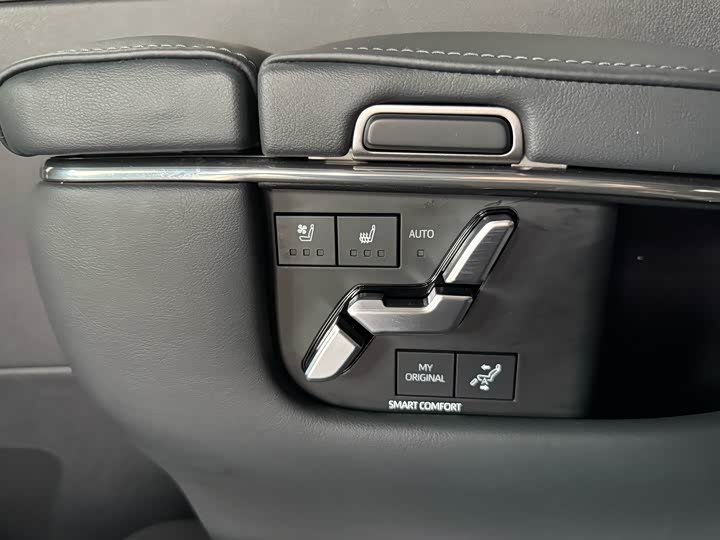 Toyota Alphard 2024 2024款 双擎 2.5L 臻享版