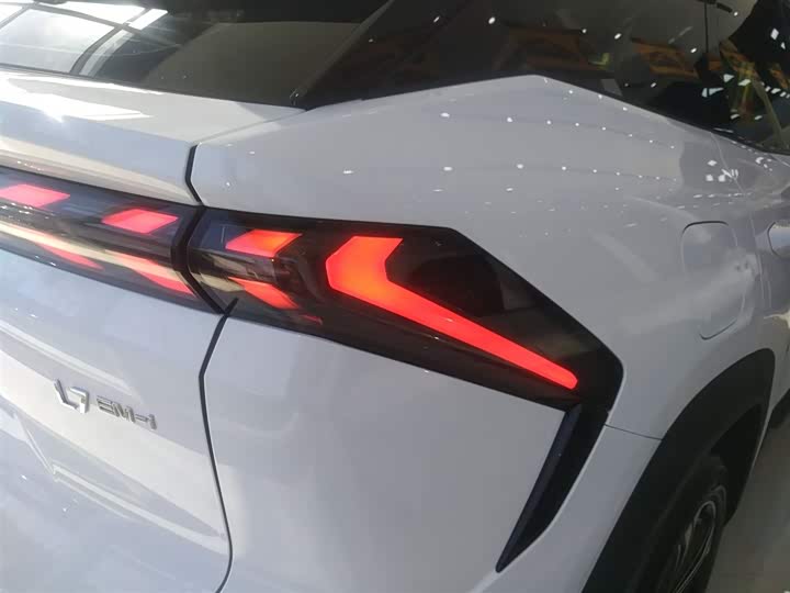 Geely Galaxy L7 2025 2025款 EM-i 115km 探索+版