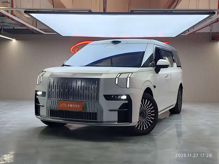 Zeekr 009 2024 2024款 七座过道版四驱 108kWh