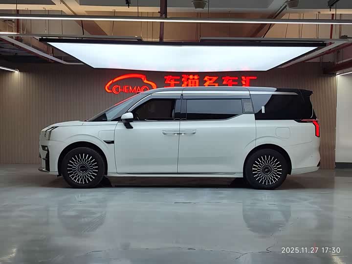 Zeekr 009 2024 2024款 七座过道版四驱 108kWh