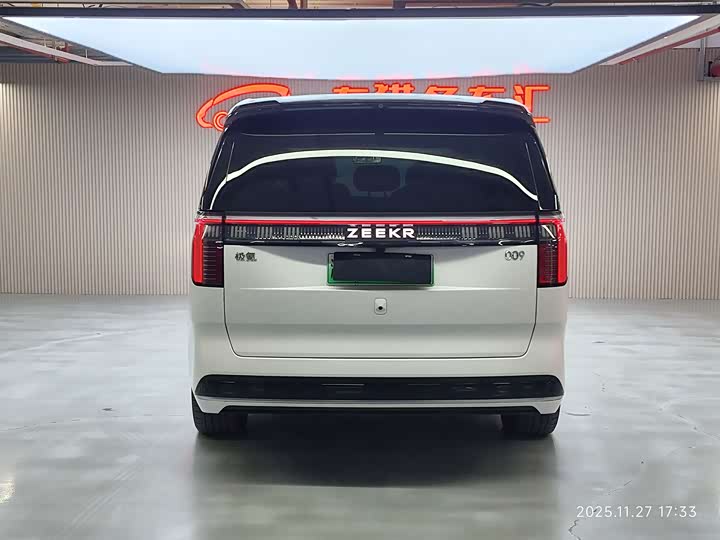 Zeekr 009 2024 2024款 七座过道版四驱 108kWh