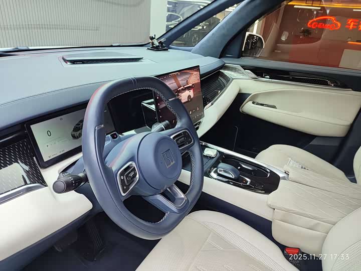 Zeekr 009 2024 2024款 七座过道版四驱 108kWh