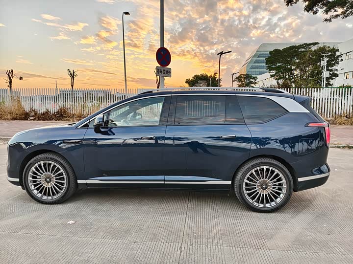 GAC Hyptec HL 2025 2025款 700 Ultra六座四驱激光雷达版