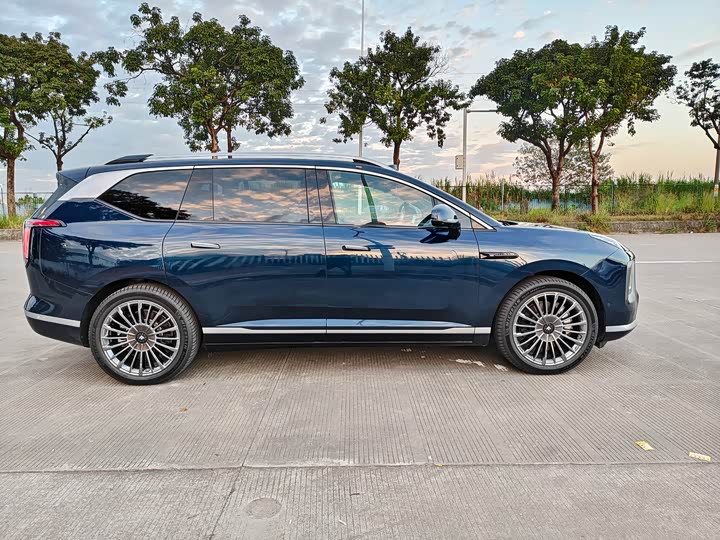 GAC Hyptec HL 2025 2025款 700 Ultra六座四驱激光雷达版