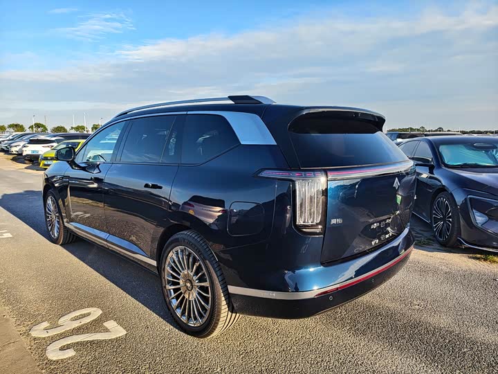 GAC Hyptec HL 2025 2025款 700 Ultra六座四驱激光雷达版