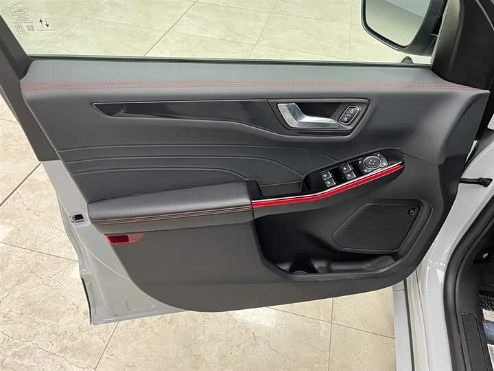 Ford Escape 2024 2024款 EcoBoost 245 四驱纵享款ST-Line Pro