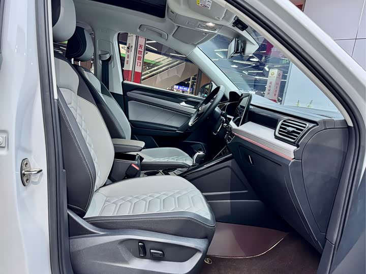 Volkswagen Tayron 2024 2024款 330TSI 两驱豪华Plus进阶版