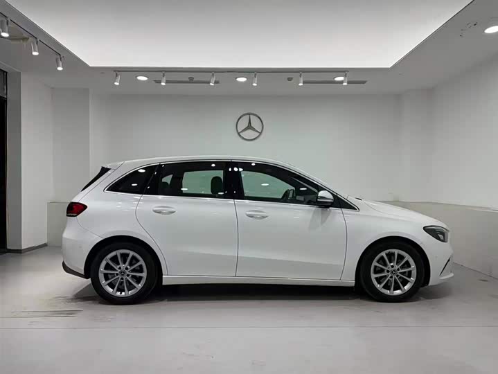 Mercedes-Benz B-Class 2022 2022款 改款 B 200 时尚型