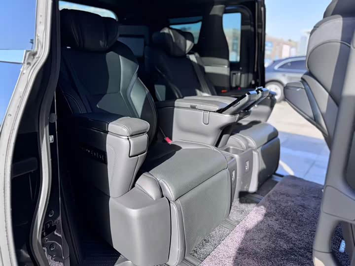 Lexus LM 2023 2023款 500h 六座尊崇版