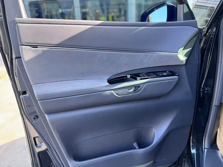 Lexus LM 2023 2023款 500h 六座尊崇版