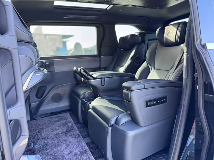 Lexus LM 2023 2023款 500h 六座尊崇版