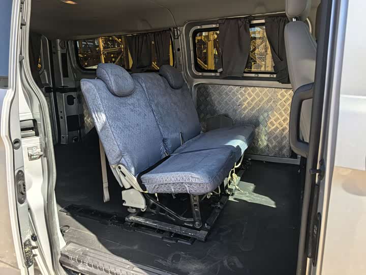 Ford Transit 2022 2022款 2.0T汽油自动多功能商用车中轴低顶双开尾门国VI