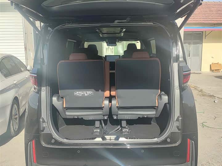 Toyota Vellfire 2024 2024款 皇冠 双擎 2.5L 至尊版