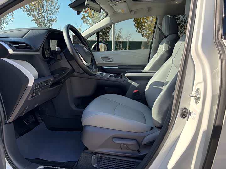 Toyota Granvia 2024 2024款 2.5L混动 舒适版