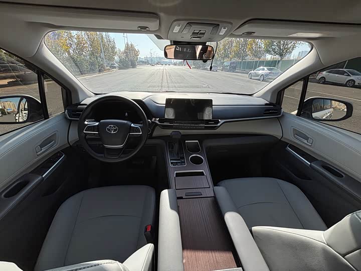 Toyota Granvia 2024 2024款 2.5L混动 舒适版