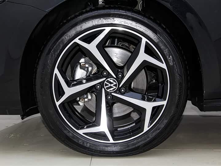 Volkswagen Passat 2025 2025款 出众款 330TSI 星空精英版