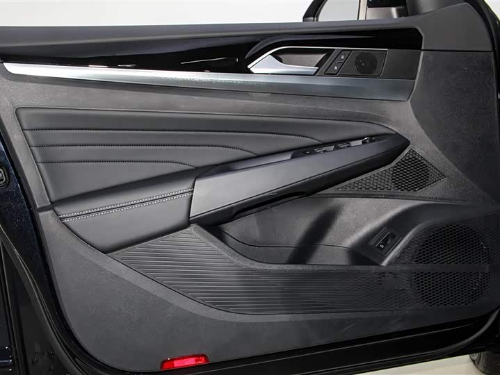 Volkswagen Passat 2025 2025款 出众款 330TSI 星空精英版