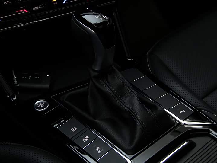 Volkswagen Passat 2025 2025款 出众款 330TSI 星空精英版