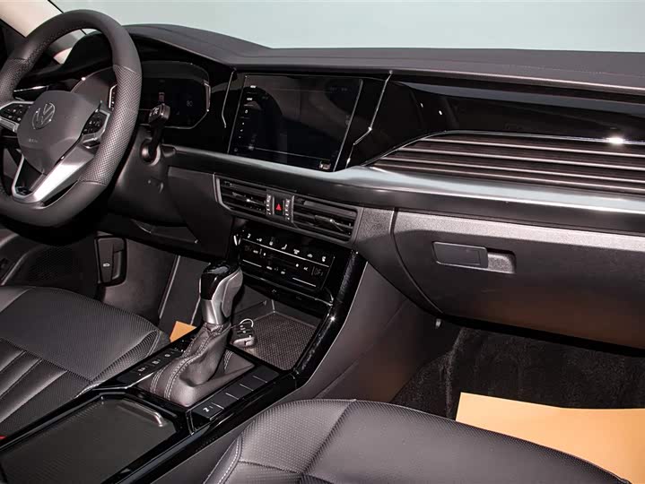 Volkswagen Passat 2025 2025款 出众款 330TSI 星空精英版