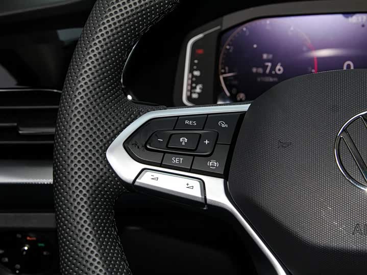 Volkswagen Passat 2025 2025款 出众款 330TSI 星空精英版